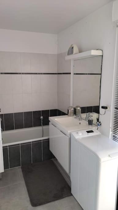 Beau Duplex A Port Apartment